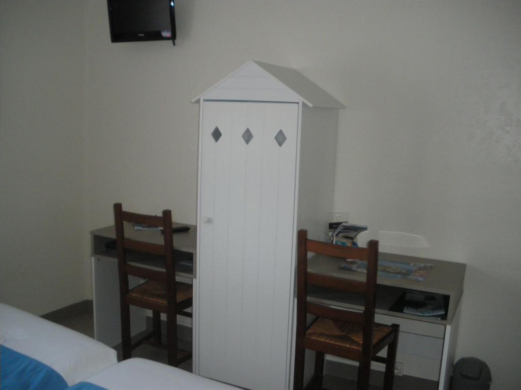 Hotel Du Port Concarneau Room photo