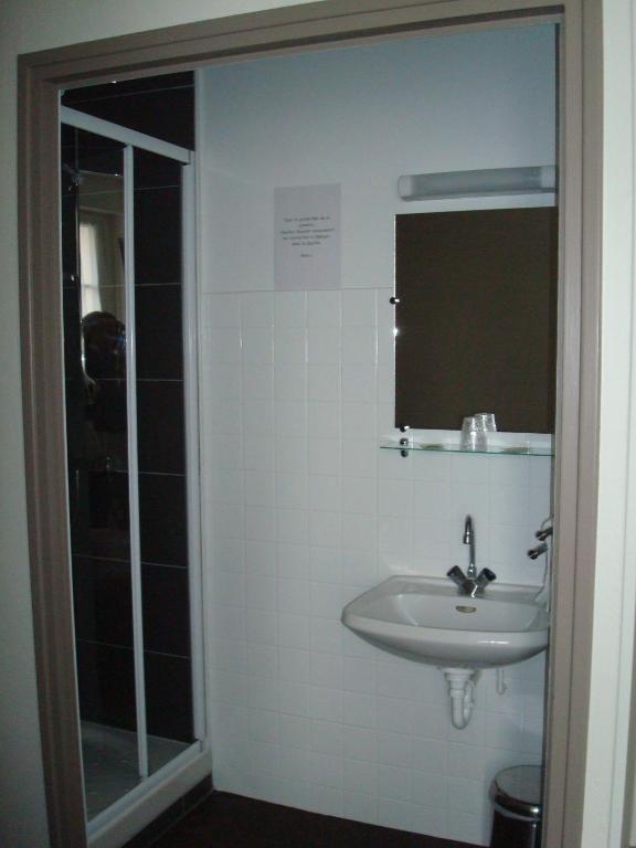 Hotel Du Port Concarneau Room photo