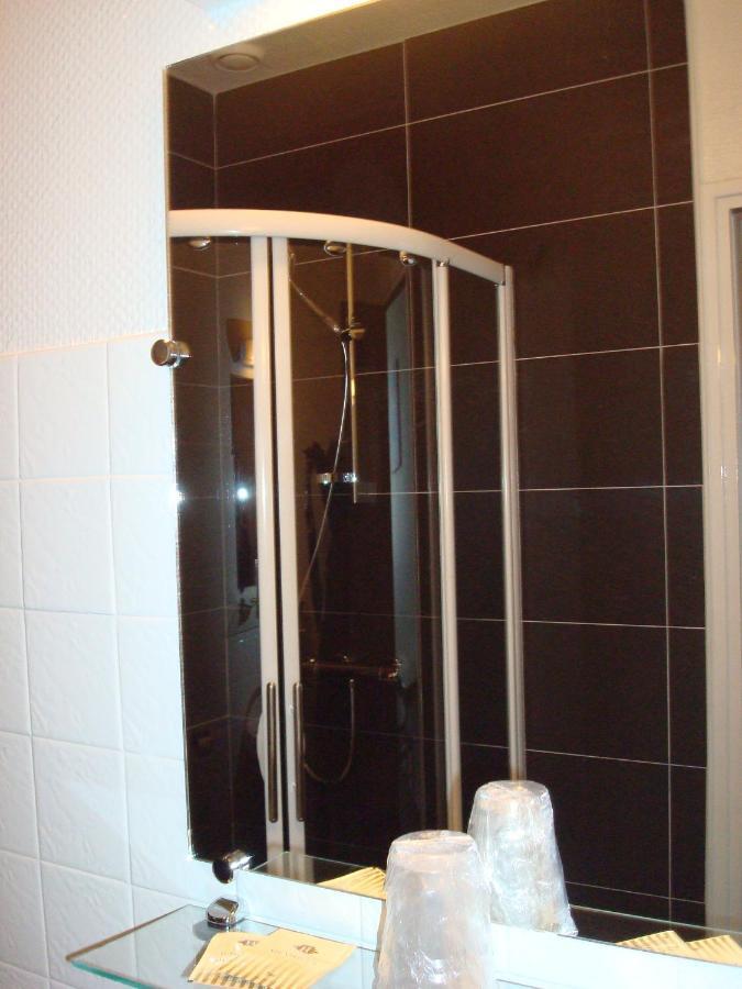 Hotel Du Port Concarneau Room photo